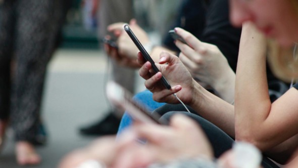 Telefonul tău a devenit o armă contra virusului: cum e folosit și ce poate face