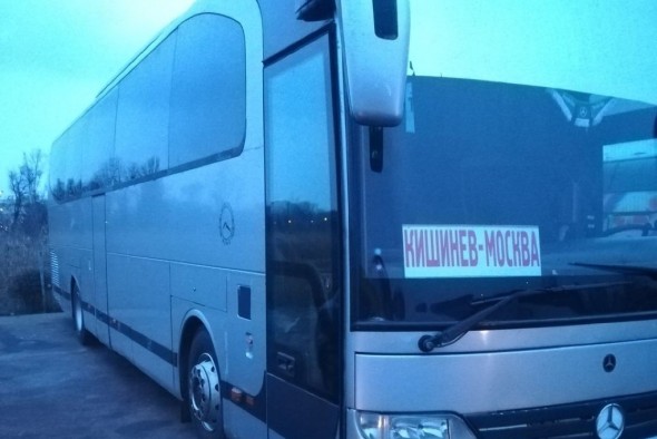 Transportatorii care ar fi favorizați de guvern, ar putea aduce moldovenii din Rusia cu 250 de Euro per bilet