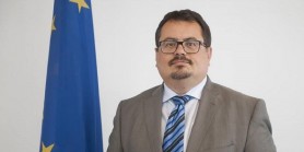 Un bărbat cu Alzheimer, a uitat că este căsătorit și s-a îndrăgostit, din nou, de soția sa