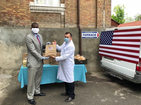 Medicii de la Toma Ciorbă au primit prânzuri gratuite din partea Ambasadorului SUA