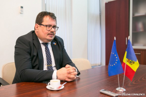 Ambasadorul UE: Banii planificaţi pentru recepţia dedicată Zilei Europei vor fi redirecţionaţi către medici