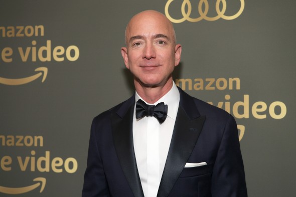 În plină pandemie de coronavirus, Jeff Bezos devine primul triliardar al lumii