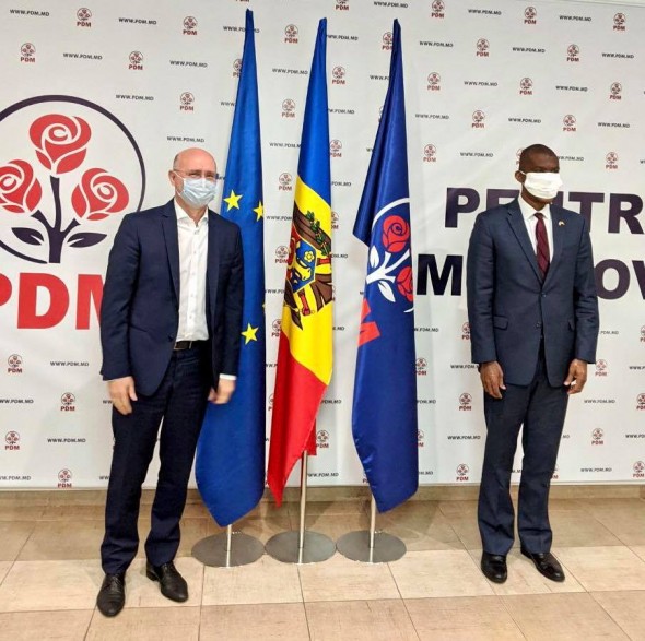 Pavel Filip a avut o întrevedere cu Ambasadorul SUA, Dereck Hogan. Au discutat și despre ultimele schimbări din PDM