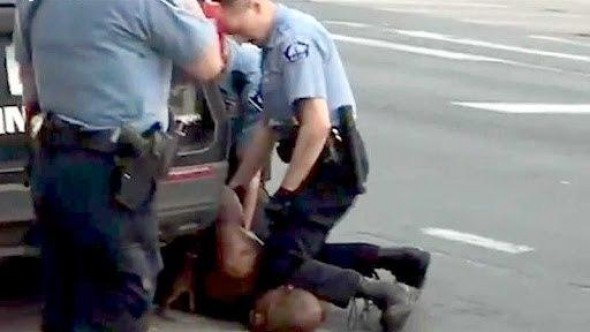 Bărbatul de culoare omorât în America, testat pozitiv la COVID-19. Cei patru polițiști acuzați de omor