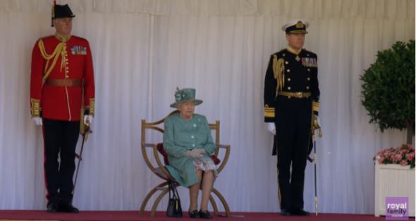 Aniversarea oficială a reginei Elisabeta a fost marcată printr-un ceremonial militar restrâns