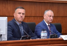 Inițiativa de audiere a Ministrului Apărării susținută și de doi democrați. Cine sunt aceștia
