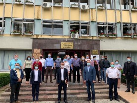 Membrii PAS au părăsit ieri fracțiunea abia după ce au pierdut funcțiile