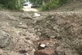 Stradă din inima capitalei ce arată ca după război. Nu a văzut asfalt mai bine de 50 de ani