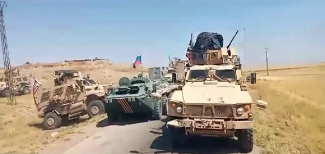 Siria: Convoi rusesc de blindate, blocat şi încercuit de mai multe vehicule militare ale US Army