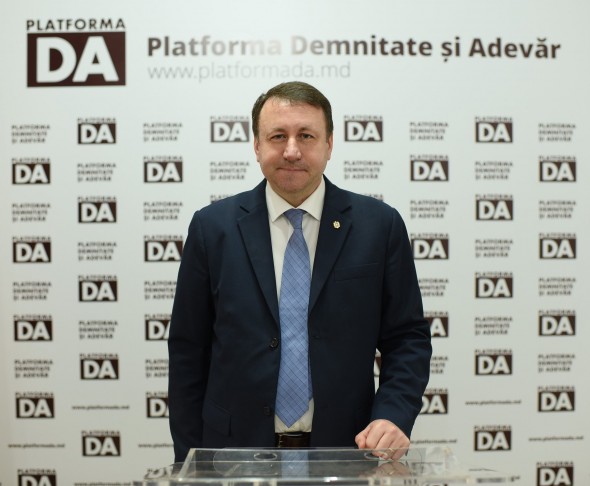 Deputat al Platformei DA critică participarea lui Igor Dodon la parada militară de la Moscova
