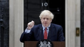 Boris Johnson: Măştile sunt foarte importante şi oamenii ar trebui să le poarte în spaţiile închise