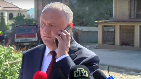 Abia după 4 luni de la instalarea abuzivă a „posturilor” temporare pe Nistru, Igor Dodon a discutat subiectul cu Krasnoselski