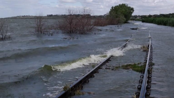 Imagini apocaliptice în raionul CAHUL. Calea ferată inundată de apele PRUTULUI