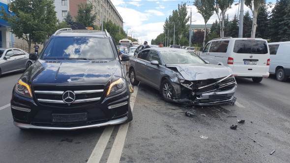 Exclusiv // Noi detalii despre accidentul lui Veaceslav Platon din fața CNA. Imagini de la fața locului