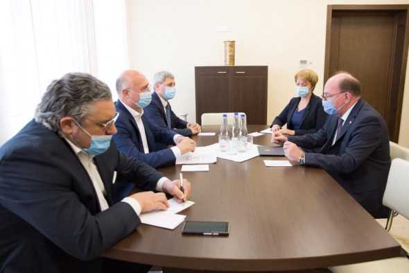 După ce Kremlinul s-a arătat dispus pentru a media problemele politice de la Chișinău, Filip s-a întâlnit ambasadorul rus, Oleg Vasnețov