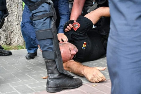 IGP neagă că o persoană ar fi fost internată în urma altercațiilor: Polițiștii nu au aplicat forța fizică asupra protestatarilor, decât gradual în timpul reținerilor