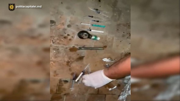 Speluncă de droguri deconspirată de Polițiștii sectorului Buiucani. Suspectul riscă 6 ani de închisoare
