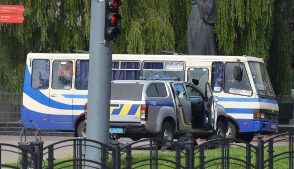 Criza ostaticilor din Ucraina s-a încheiat după ce Volodimir Zelenski a fost obligat să recite un mesaj bizar pe Facebook