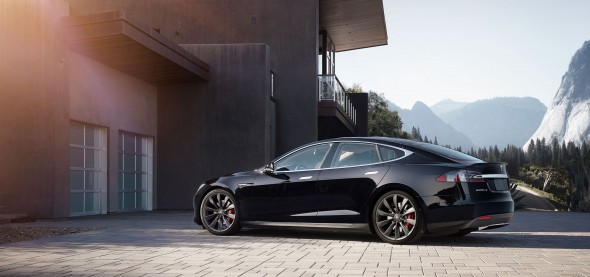 Un șef de la Centrul Național Anticorupție și-a cumpărat o Tesla model S