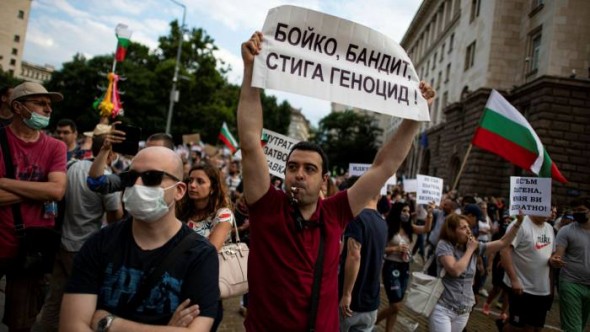 Bulgaria este în pragul unei REVOLUȚII: Protestatarii instalează noi baricade în Sofia, iar premierul Boiko Borisov este aproape de demisie