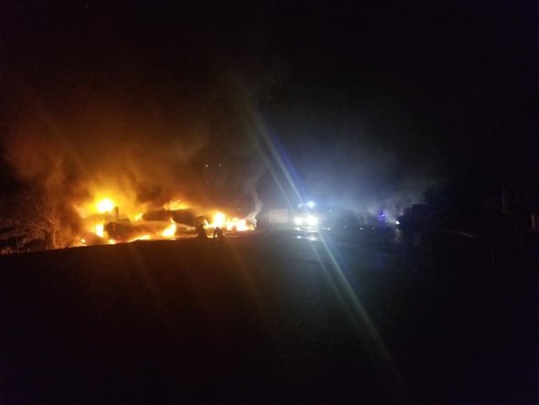 NEWS ALERT // FOTO: Traseul Chișinău -Soroca temporar închis din cauza unor camioane incendiate