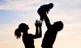 Mamele, mai stresate ca taţii în timpul pandemiei de COVID-19