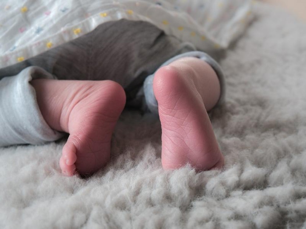 Bebeluş mort de mâna medicului, în sala de naşteri. Tratamentul inuman la care au fost supuse mama şi fetiţa
