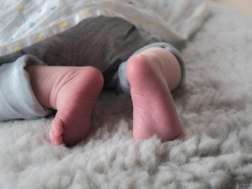 Bebeluş mort de mâna medicului, în sala de naşteri. Tratamentul inuman la care au fost supuse mama şi fetiţa