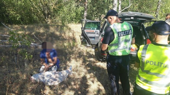 FOTO // Accident GRAV pe traseul Bălți-Sărăteni. Un automobil a fost făcut zob de către un parapet