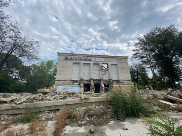 FOTO // Lucrările de demolare a cinematografului „Gaudeamus” sunt ilegale