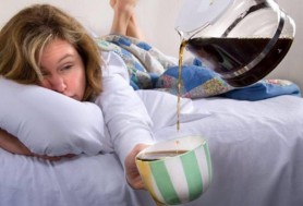 Te doare capul după petrecerea de aseară? Iată 10 trucuri cu adevărat eficiente pentru a scăpa de mahmureală