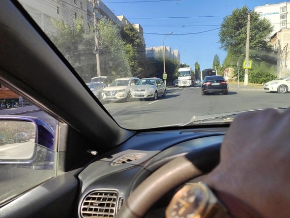 Accident matinal la Poșta Veche. Trei automobile avariate