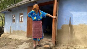 Pensionară despre majorarea pensiei cu 1,07 %: 10 lei îmi ajung pentru o pâine și o lumânare