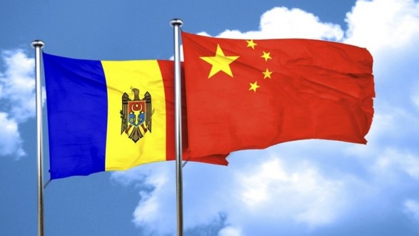 Ambasada Chinei donează 26 de laptopuri pentru școlile din Republica Moldova