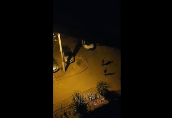 FOTO // Se droga crezând că nu-l va vedea nimeni însă a fost prins de carabinieri