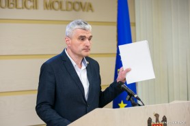 DOC // Un deputat al Platformei DA cere informații privind meritele lui Aizin pentru care a fost decorat