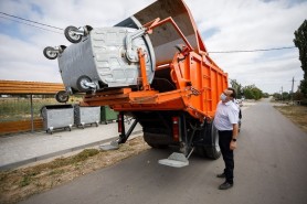 PNUD Moldova: Doua sate din raionul Anenii-Noi au platforme pentru colectarea selectivă a deșeurilor și un camion pentru evacuarea gunoiului