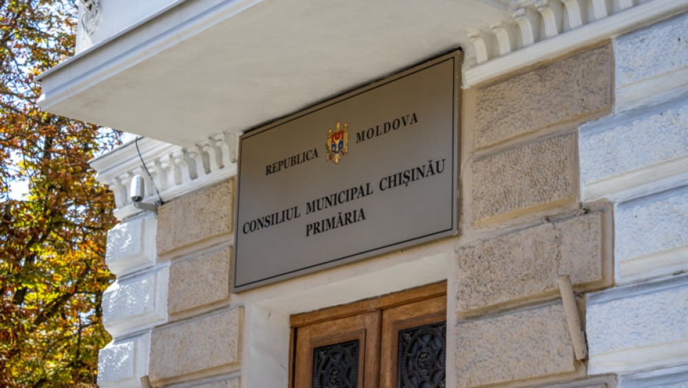 Oameni noi dar practici vechi: Primăria revine la „schemele liberale” din Chişinău