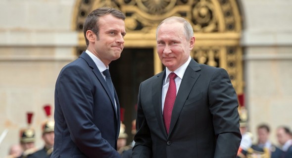 Putin i-ar fi spus lui Macron că Navalnîi s-a otrăvit singur cu noviciok