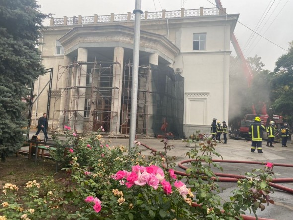 Igor Dodon vrea DEMOLAREA completă a Filarmonicii Naționale: Trebuie să scoatem de acolo tot gunoiul și ce a mai rămas