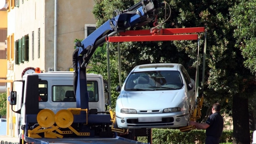 Avertismentul Poliției pentru șoferii ce parchează neregulamentar: Mașinile vor fi evacuate și duse la parcări speciale