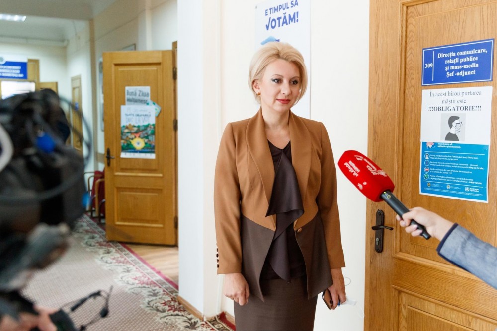 Violeta Ivanov a semnat Codul de conduită al candidaților la prezidențiale: „sper ca toți să-l respecte”