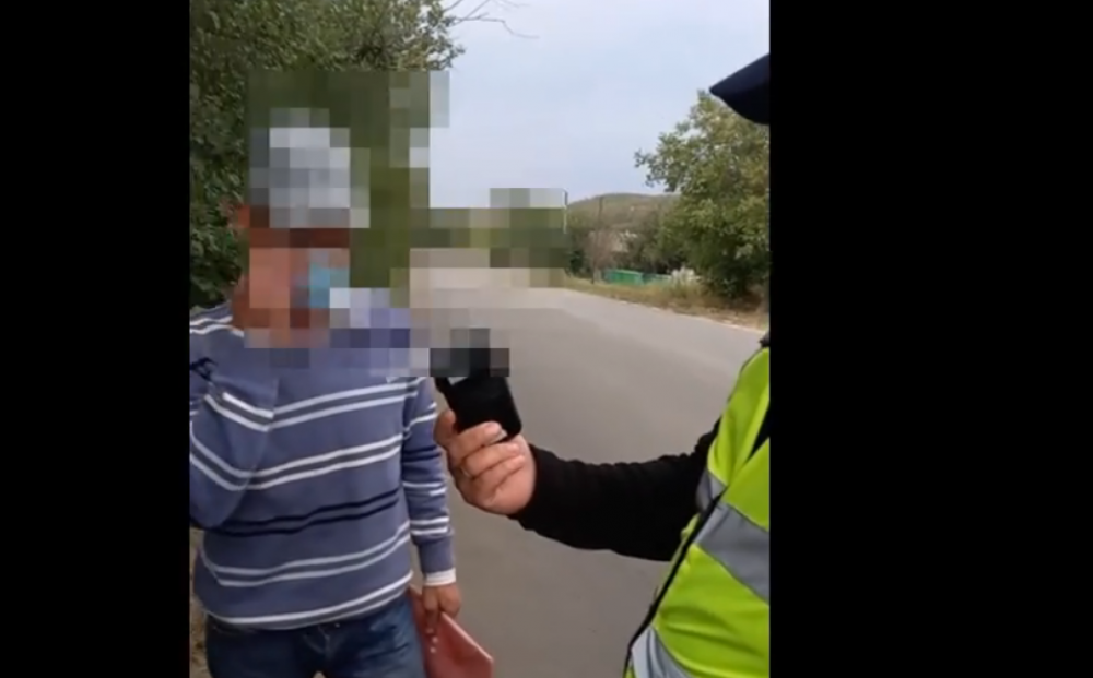 Un microbuz cu oameni în salon stopat de INSP, șoferul se afla în stare de ebrietate