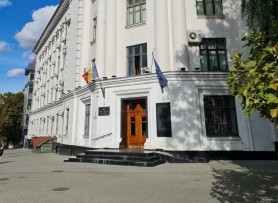Șeful Centrului de Resurse Juridice șterge pe jos cu decizia CSE