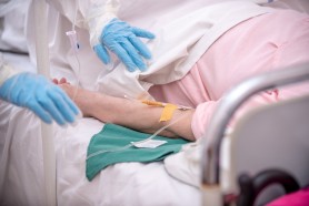 Medicii din Florești acuzați de o femeie că i-au „băgat” soțul în comă