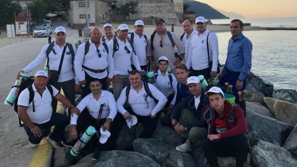 FOTO // Ghidul turistic care l-a plimbat pe Dodon pe Muntele Athos s-a ales cu distincție de stat