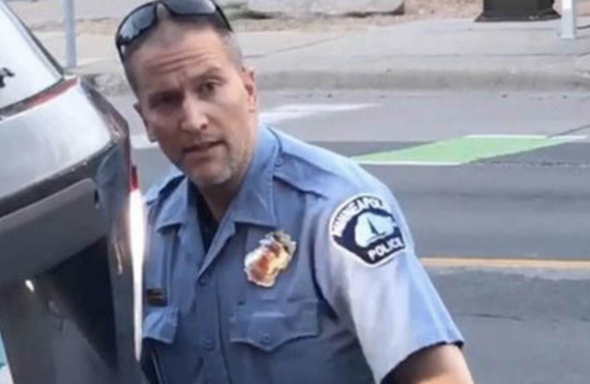 Poliţistul Derek Chauvin, principalul inculpat în cazul morţii lui George Floyd, a fost eliberat