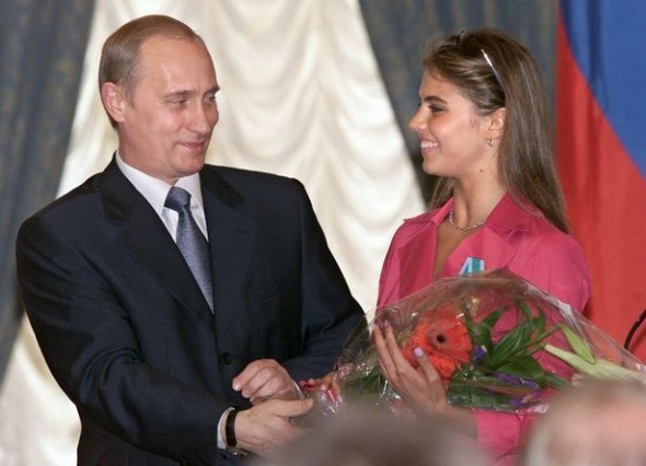 De ce a dispărut fără urmă Alina Kabaeva, gimnasta care i-ar fi născut copii lui Vladimir Putin