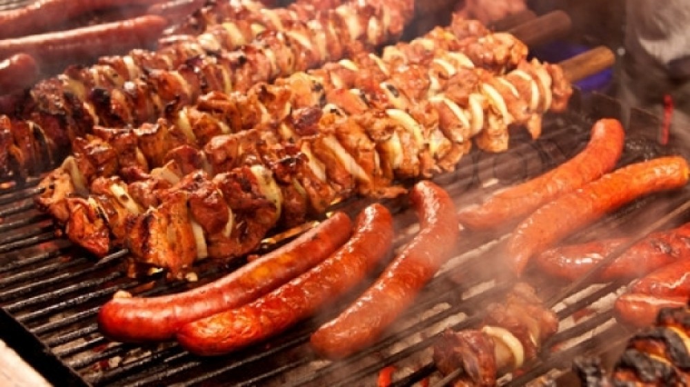 Au fost dezvăluite opt alimente care accelerează îmbătrânirea. Cât de des le consumi?