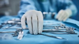 O femeie a murit, după ce paznicul spitalului s-a dat drept doctor şi a operat-o
